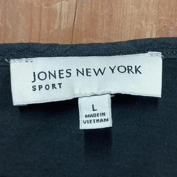 Short sleeve with lace work on top black T-shirt size large - Picture 3 of 5